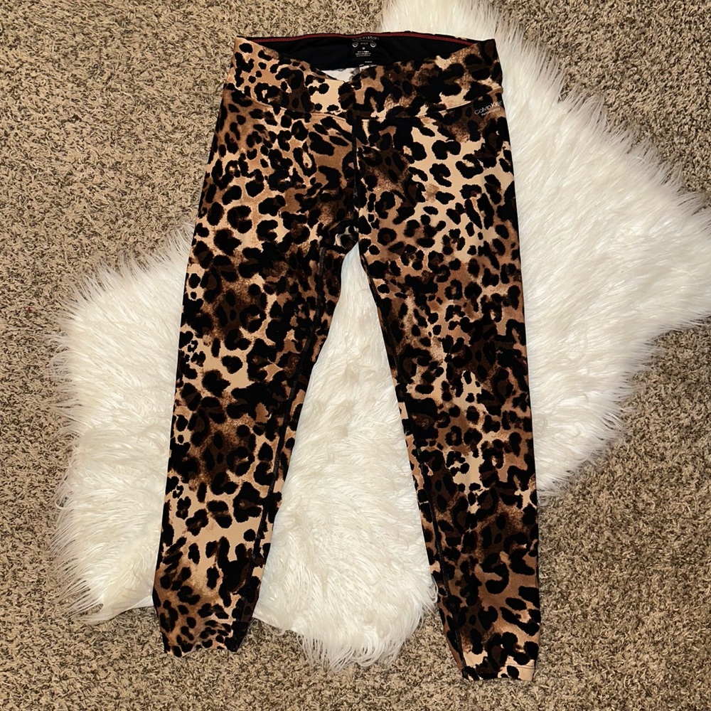 EUC Calvin Klein Performance medium leopard leggings.